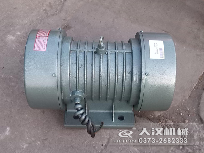 VB振動電機(jī)的選型要根據(jù)所匹配產(chǎn)品需要的激振大小，進(jìn)行選擇。