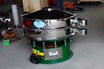 800型單層三次元振動篩，產(chǎn)量可達800kg/h。